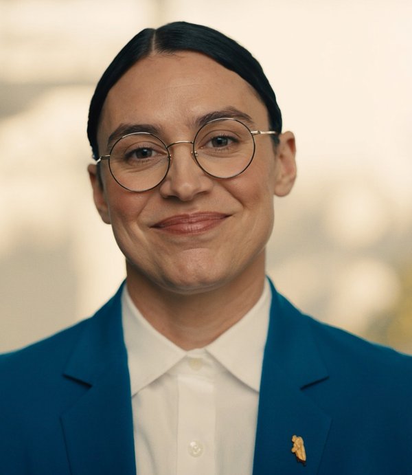 Marlene — die KI fürs Rechnungswesen bei Conto IT, dargestellt als freundliche Kollegin mit Brille und blauem Blazer
