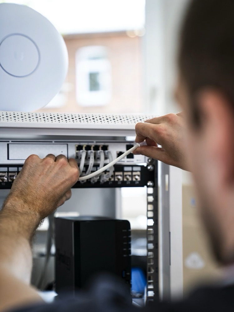 Conto IT – Netzwerk- und Infrastruktur-Betreuung direkt vor Ort